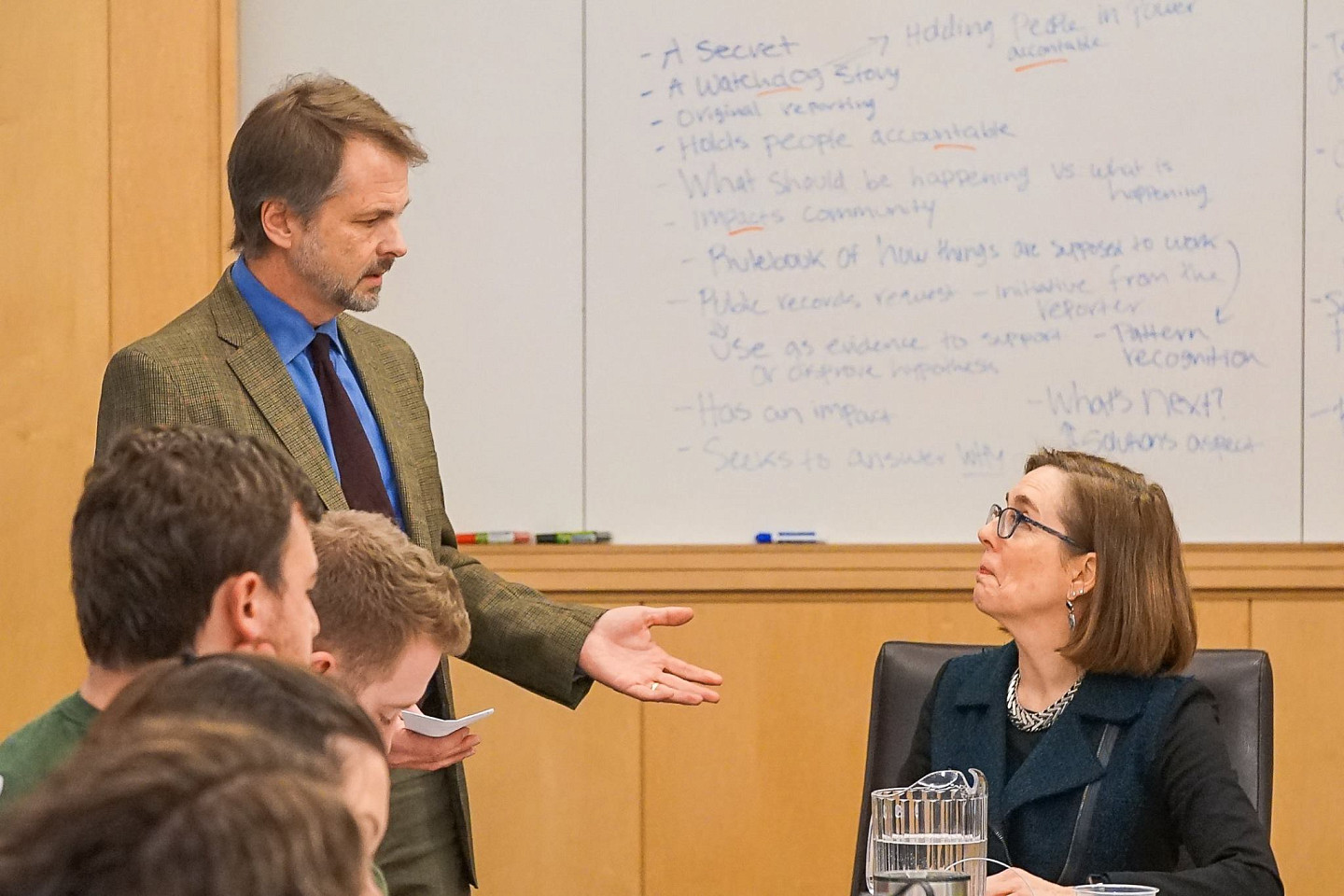 Oregon Governor Kate Brown visited Brent Walth's investigative reporting course on Jan. 16, 2018. In the session, students questioned the governor about Oregon's public records laws and transparency in government. Photo courtesy of Catalyst Journalism Project, a program co-founded by Brent Walth.